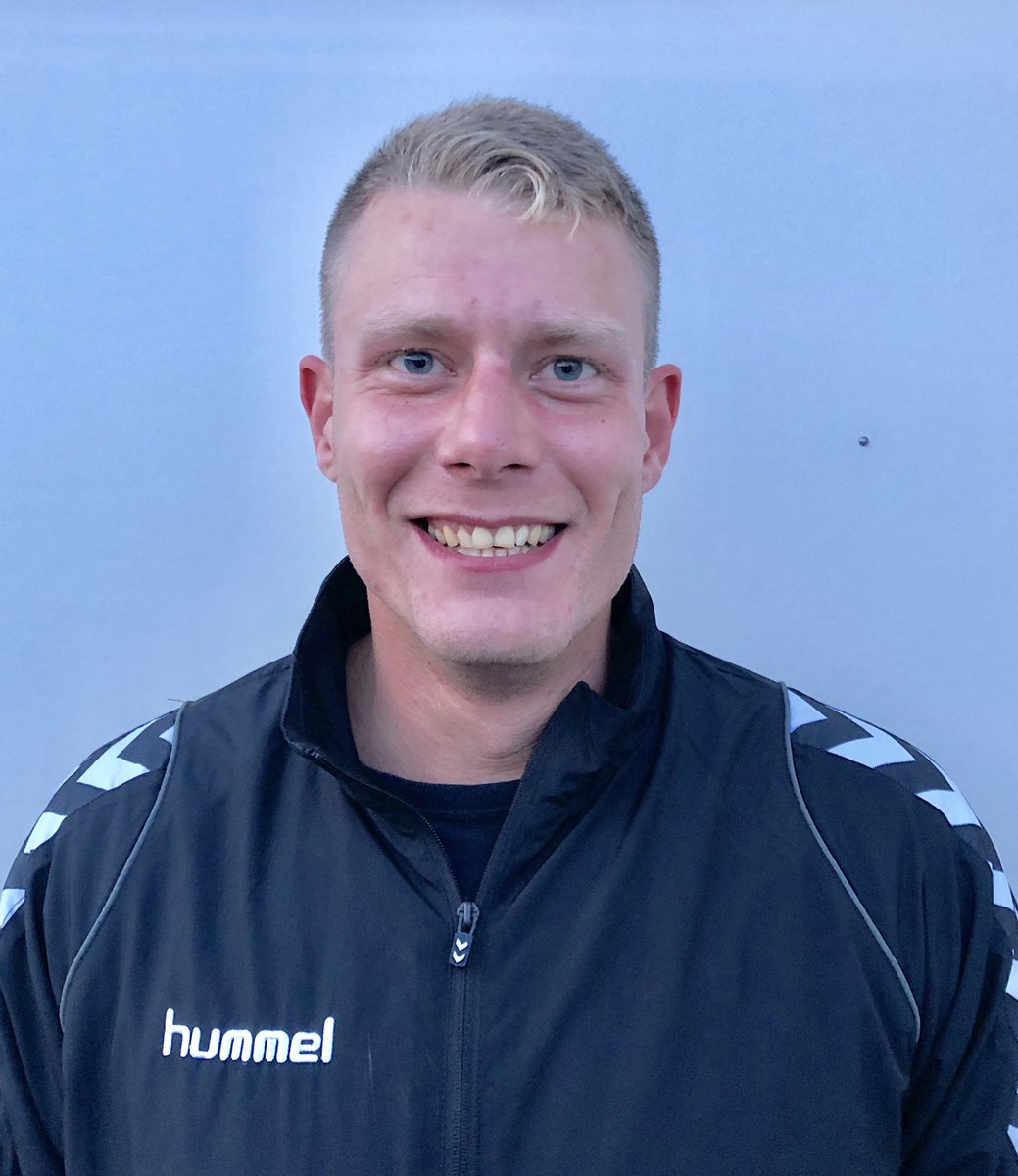 I aften kl 20:45 på @DR1TV fortæller Niklas om vejen ud af sit misbrug - han har netop fejret 4 mdr clean 💪🏽👏🏽 han har fortalt os at fællesskab med andre, som vil det samme er vigtigt og har også fortalt at vores virtuelle værested er værdifuld.
Vi hepper på dig Niklas 👏🏽👏🏽👏🏽