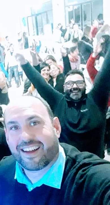 📸 #Elecciones2019 
Con las victorias de <a href="/alferdez/">Alberto Fernández</a>, <a href="/Kicillofok/">Axel Kicillof</a>  y @Esteban_Sanzio, Baradero recuperó la esperanza. El joven dirigente de SMATA se encamina hacia octubre como candidato a intendente por el <a href="/FrenteDeTodos/">Dennis</a>, que duplicó en votos al actual jefe comunal macrista ⬇️