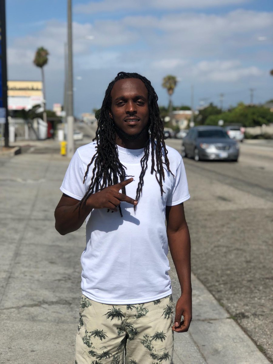 LoyalRichValues's tweet photo. Felt good to be back in Cali 💙🤙🏿 https://t.co/CdasurG3wb