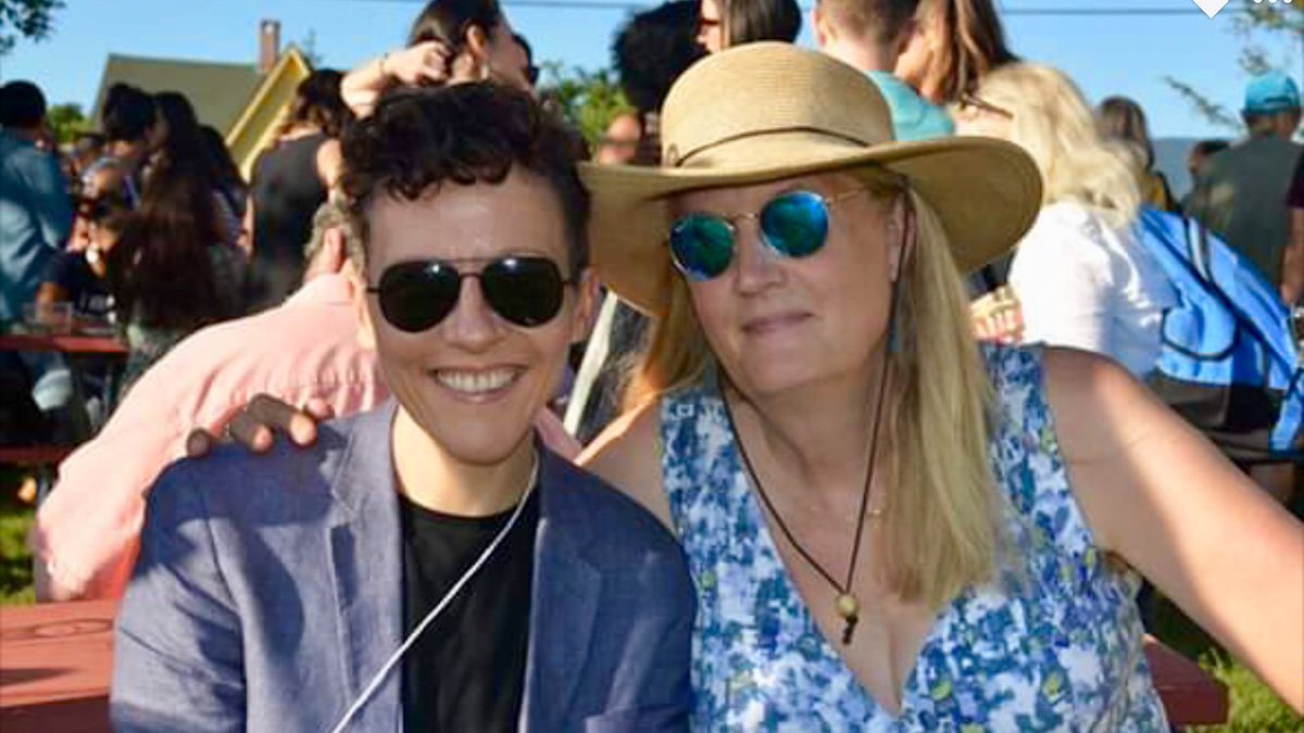 alexmlwrites's tweet image. So many highlights to #blwc19, but a huge one was being @JennyBoylan’s fellow. She’s been a hero of mine for a long time, both for her powerful written work and for her presence in the world. To watch her work in the classroom was a privilege and an honor.