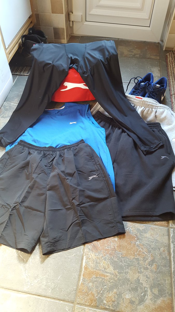 bournepatto67's tweet photo. New purchases with birthday monies. Compo's return to the #ring continues. Look's like it's getting serious #shot #discus #hammer #training #longwinterahead #fieldathletics #needsacoach #placetotrain @fionap196 @sm28987193 @MrsSouthwoldPat @thurlbysteve https://t.co/sLbrtAwYo2