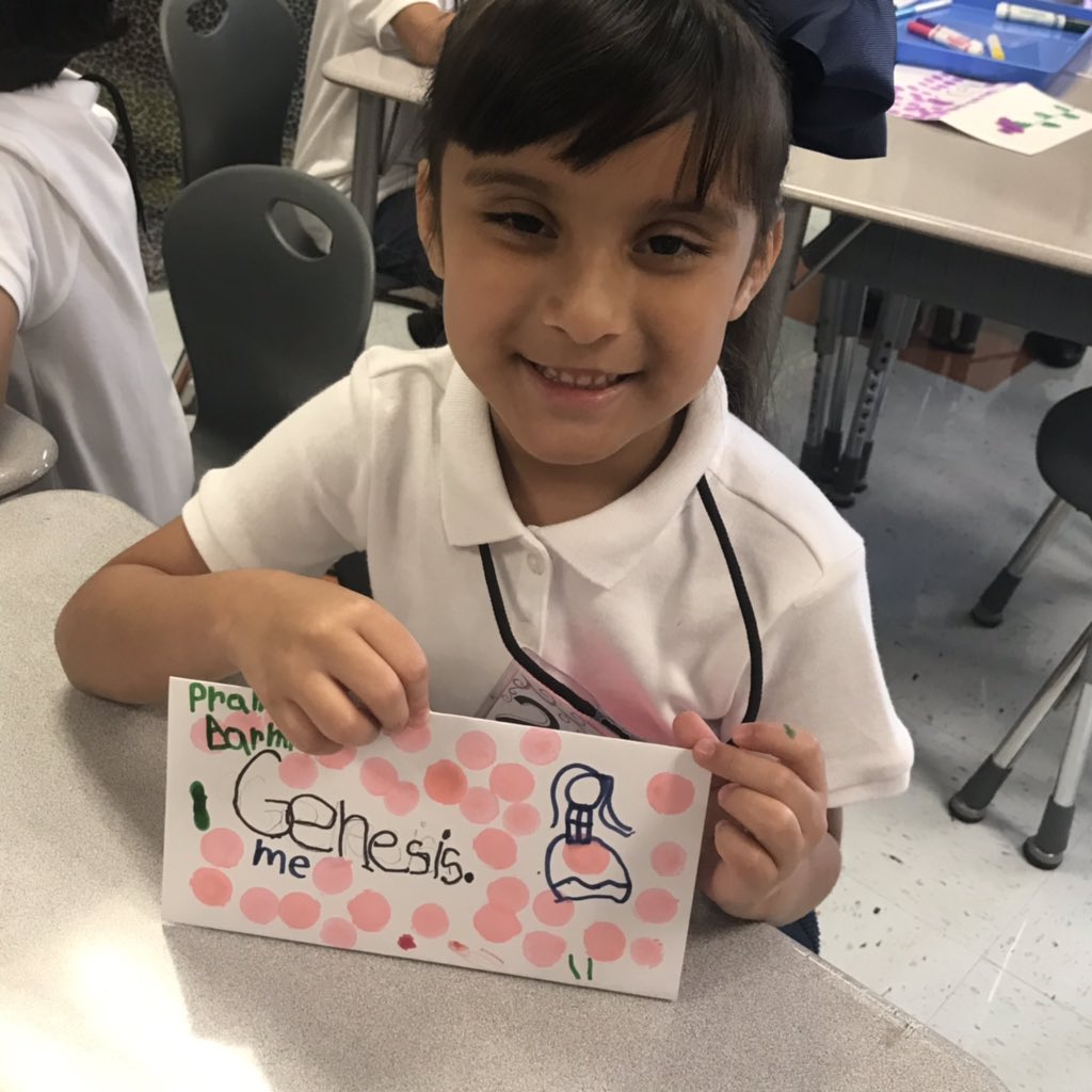 HoustonISD's tweet photo. #HISD is committed to educating the whole child, which ensures that each student is healthy, safe, engaged, supported, and challenged. The arts are vital to that approach. #FineArtsFun #HISDEmpowers #HISD1stDay https://t.co/49sMM3Q2Wh