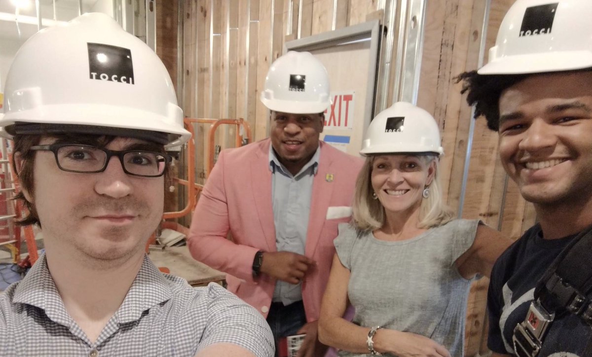 MassRobotics's tweet image. Speaking with ⁦⁦@TSNetwork_⁩  about future #STEM workshops and showing our new space to welcome ⁦@BostonSchools⁩ students