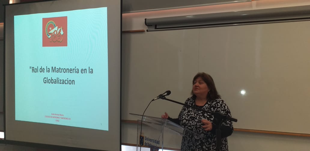 ChileMatrones's tweet photo. Este mediodía la presidenta nacional de #ChileMatrones @aromorojo participó en una jornada de debate realizada en dependencias de la @uvalpochile, organizada por @oypuv y con apoyo de nuestro gremio, oportunidad en que se refirió al rol de la matronería https://t.co/XiHHrQ2rqp