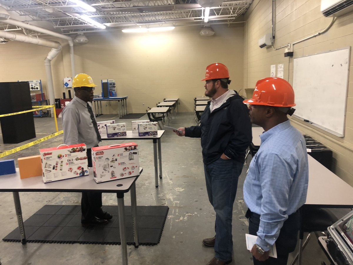 MHSIndMain's tweet photo. Industry partner: Birmingham Fastener toured the facilities today. Offering assistance in whatever capacity to this program! I am looking forward to working with this company... #CTE #JEFCOED #MINORHS https://t.co/4QpyoHXWrB