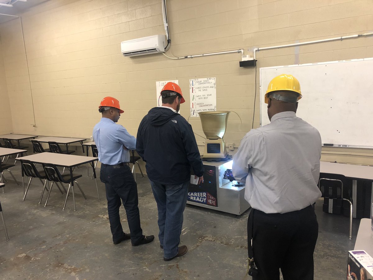 MHSIndMain's tweet photo. Industry partner: Birmingham Fastener toured the facilities today. Offering assistance in whatever capacity to this program! I am looking forward to working with this company... #CTE #JEFCOED #MINORHS https://t.co/4QpyoHXWrB