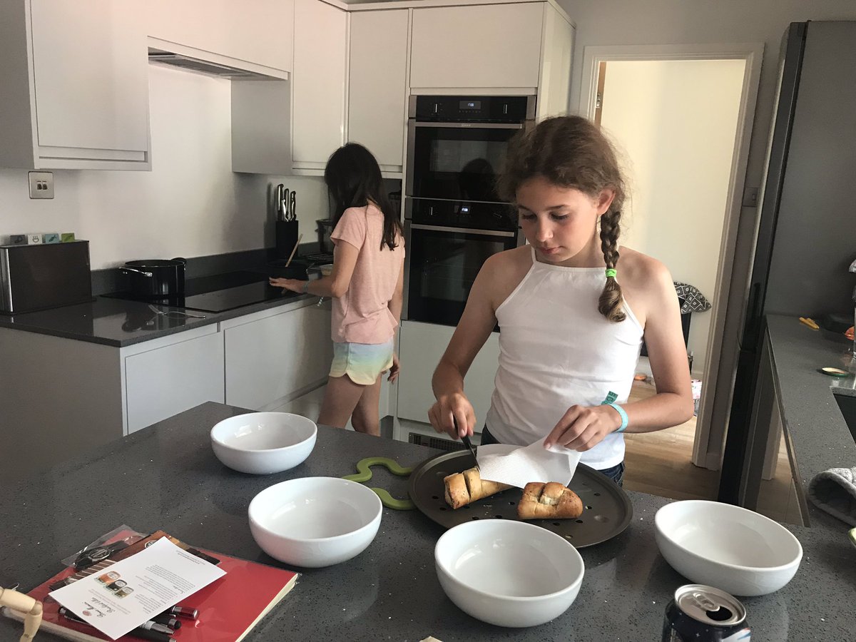 Sarahjt40's tweet photo. #KitchenStage @Carfestevent has had an influence at home! No cooking for me tonight 😊and we have one of those induction jobs! @CandiceBrown @angellicabell @jamesmartinchef https://t.co/obremPbnAF
