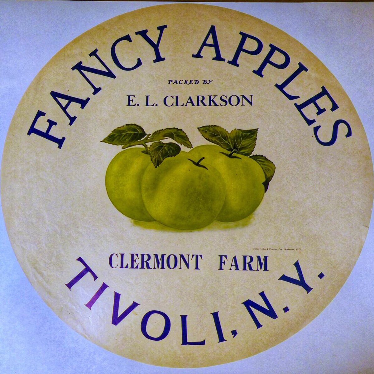 17 inches in diameter, this paper logo would be glued to the top of apple barrels to mark the farmer’s product. 

#redhookny #dutchesscounty #localhistory #vintagelabel #vintagelabels #materialculture #historicredhook #hudsonvalley #nyhistory #applegrowing #applegrowers #local