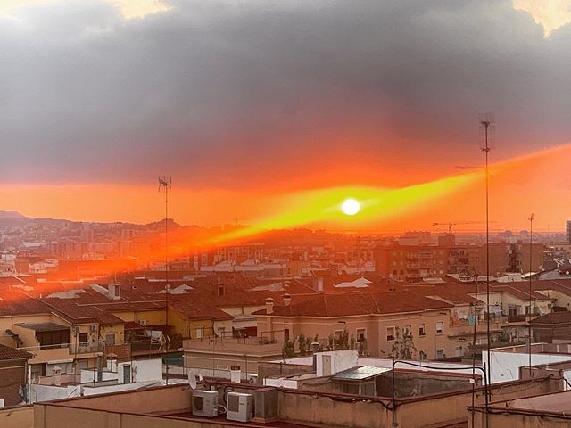 BrokenLandBeats's tweet photo. Barcelona 2019
.
.
.
.
.
.
.
.
.
.
#barcelona #sunrise #sun #sky #skyporn #skyline #summer #summertime #goodmorning #morning #hello #bonjour #hellobarcelona #hola #buenosdia #holabarcelona #summerinbarcelona #catalunya #catalan #niceView #skyView #sunray… https://t.co/ru5lF5gGk1 https://t.co/aJil7HDs6E