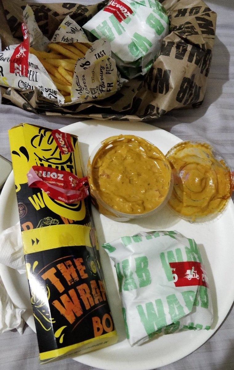 hamir116's tweet photo. I am wondering.. Did I ordered from swiggy or zomato.... #zomatoindia thanks for helping swiggy for packing.. #swiggy seems to be on cost control

#swiggy keep the undelivered food with you.. May be you can charge someone else for the same.. #worstcustomerexperience https://t.co/lkeea902jz