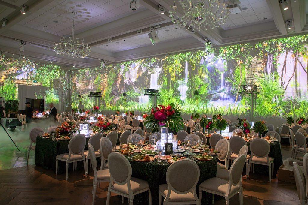 everyeventguide's tweet photo. Stunning Transformation

@thearlingtonestate West Wing transformed 🌴🌴
.
📸: @everlastingmoments | Creative Design/Decor/Audio/Visual: @foseventgroup
#weddingstyle #weddingdecor https://t.co/FYPRxuhWZI