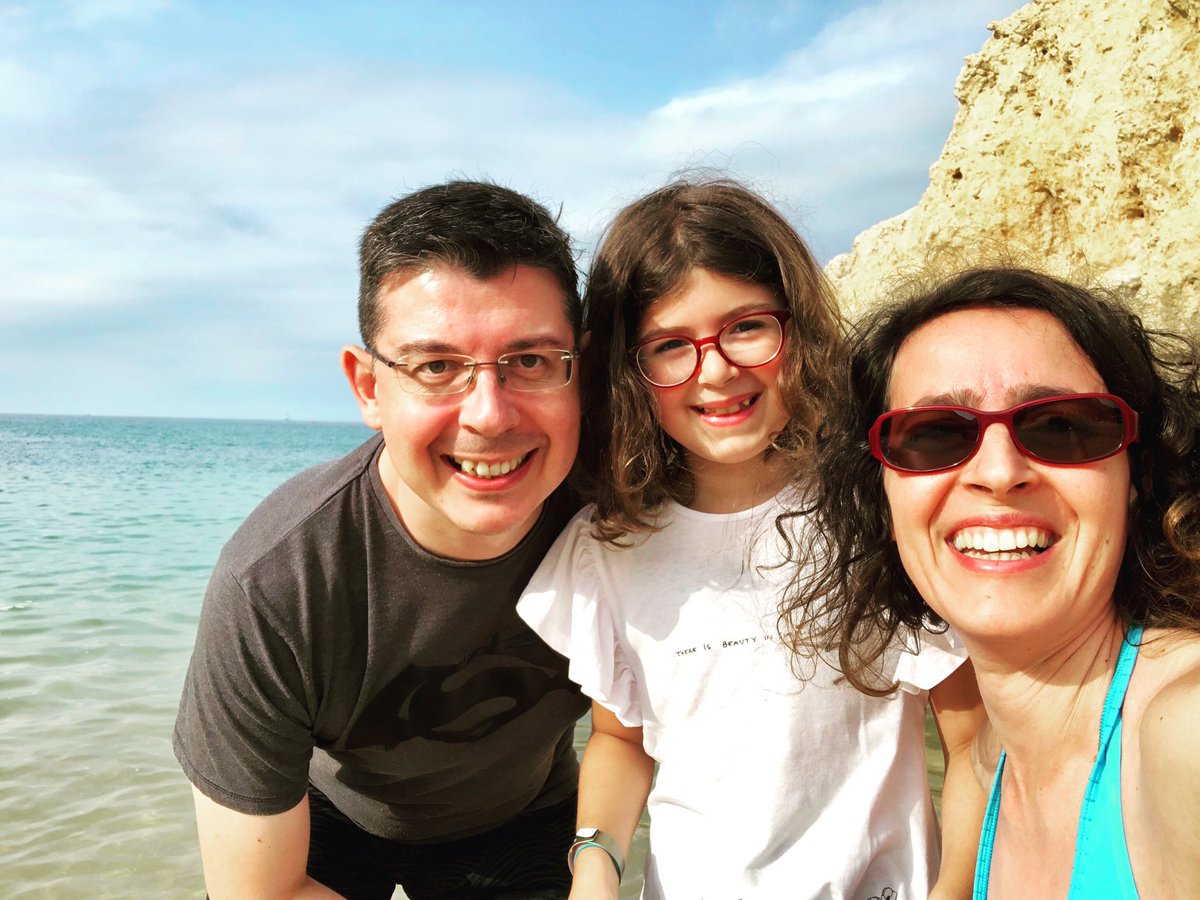 jloureiro_13's tweet photo. Last week of summer vacations! It is very important to profit from family and recover all the energy! Next week, return to the @cfe_FLOWerLab and @CFE_UC for a comeback in full power! #scientistswhoselfie #summerrecovery https://t.co/fxcbaw1EHN