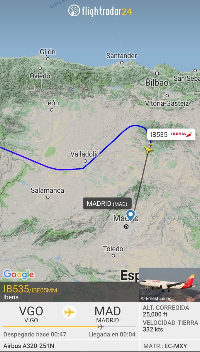 controladores's tweet photo. El aeropuerto de #Madrid Barajas continúa afectado por tormentas tanto en la zona de aproximación como en la de despegues. Demoras por seguridad. #SafetyFirst https://t.co/BQJ382kKKW