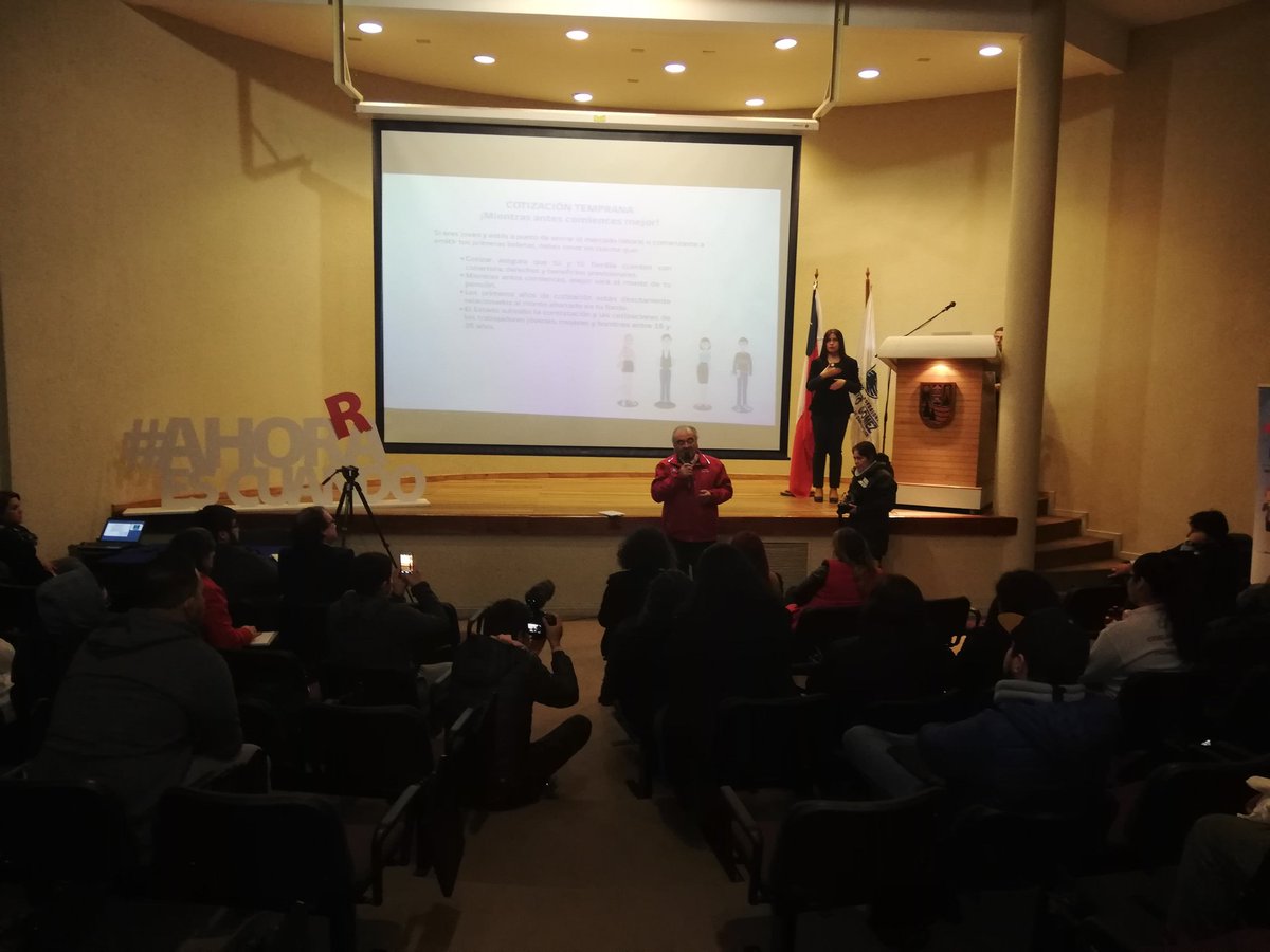 ahoraescuandob1's tweet photo. [ACTIVIDAD] Encuentro Previsional para #Jóvenes cierra proyecto #FEP2019 en la Provincia #Biobío en @IPVirginioGomez Sede #LosÁngeles https://t.co/n5eBMiWNkV