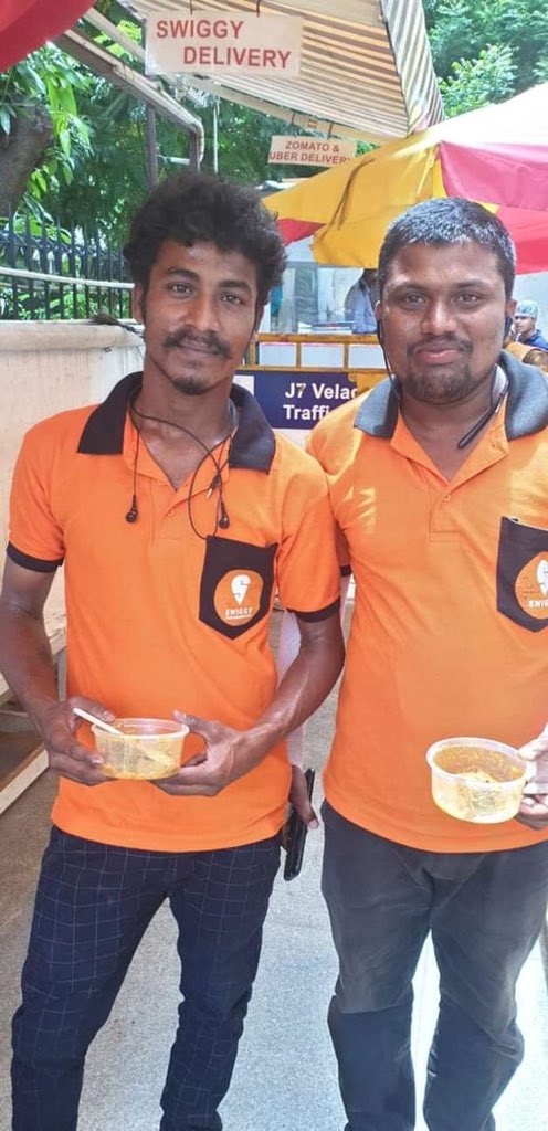sathya_292's tweet photo. #FeedtheFeeder A unique project of #RotaryClub of #ChennaiRoyals with Sangeetha Veg Restaurant, providing lunch to the food delivery guys who bring food to us anywhere anytime when most of the time they are too busy to eat. Thanks to Mr. Murali of Sangeetha for the support. 🙏 https://t.co/40eORRHPof