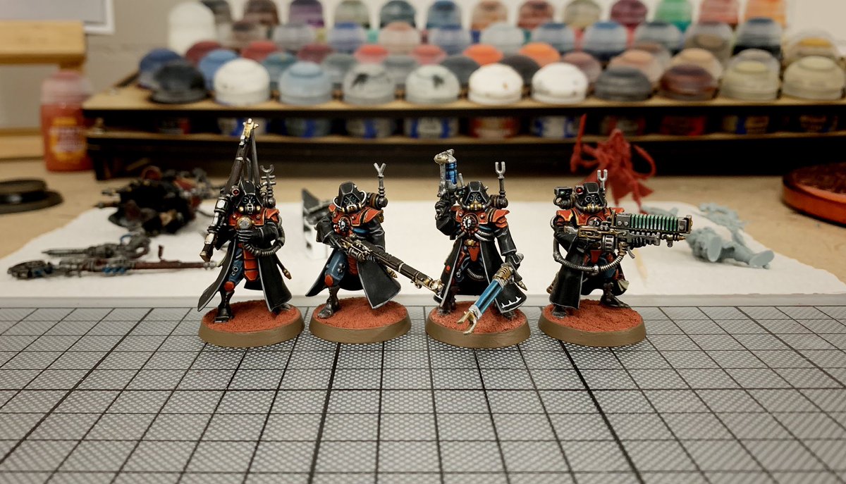 ControllerCult's tweet photo. Some #Skitarii from ye olde starter box for another #KillTeam. Boss is still layin' around in the background. #Paintingwarhammer #Warhammer40k #wepaintminis https://t.co/pOlCsq18vM