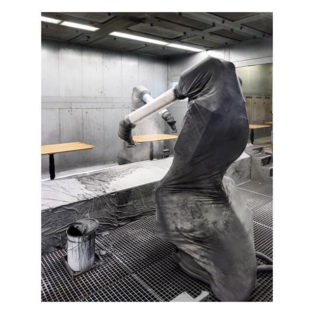 alastairwiper's tweet photo. Bang & Olufsen speaker covers being painted by robots, from my book "The Art of Impossible" 👉Link in bio
.
.
.
@bangolufsen #lensculture #contemporaryphotography #haftakeover #fisheyelemag #rentalmag #broadmag #foammagazine #phasemag #dazeda… https://t.co/974K5JxCK4 https://t.co/4IehvKr64q