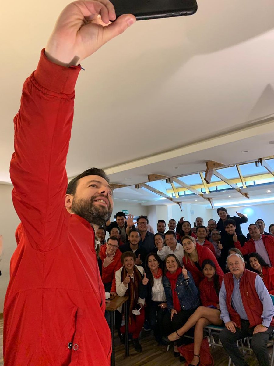 CarlosFGalan's tweet photo. Acá estamos, planeando y organizándonos con el movimiento que nos representa al Concejo y a la JAL #BogotáParaLaGente https://t.co/qtmB0PjqoJ