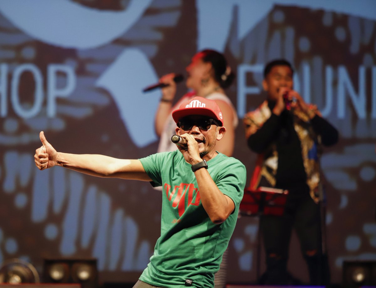 artjog's tweet photo. CLOSING
ARTJOG MMXIX - Arts In Common: common|space
Keseruan bersama @JHFcrew Jazz Version menutup rangkaian ARTJOG MMXIX.
#ARTJOG #ARTJOGMMXIX #artsincommon #commonspace #jhf #jogjahiphopfoundation https://t.co/ZQ50EFAcsN