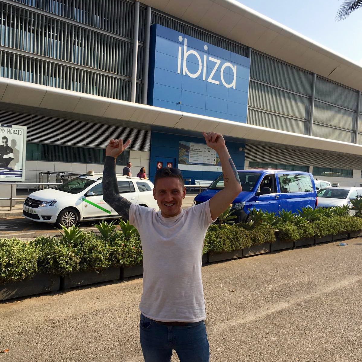 MSTONE_Official's tweet photo. Arrived in Ibiza 🙌🎧🇪🇸 Cannot wait to play at Eden &amp; Ibiza Rocks Bar tomorrow 🎶👌😎 #ibiza #eden #ibizarocksbar #iow https://t.co/SCDRlnxGxw