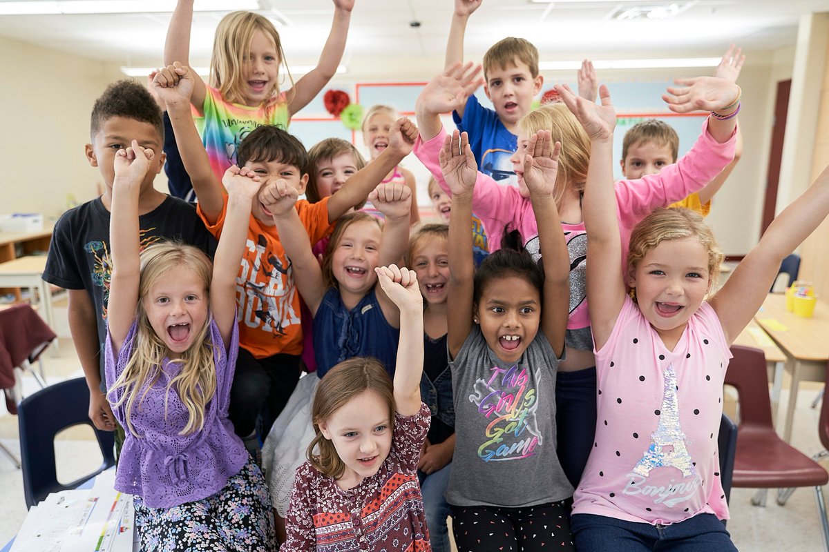 CscProvidence's tweet photo. Moins d’une semaine avant d'être à nouveau réunis à la #RentréeScolaire, le 3 septembre ! ❤️😍❤️
Aujourd’hui, le personnel administratif est de retour et effectue les derniers préparatifs avant d’accueillir chaleureusement les élèves la semaine prochaine ! @CscProvidence https://t.co/GWJY7z4EMt