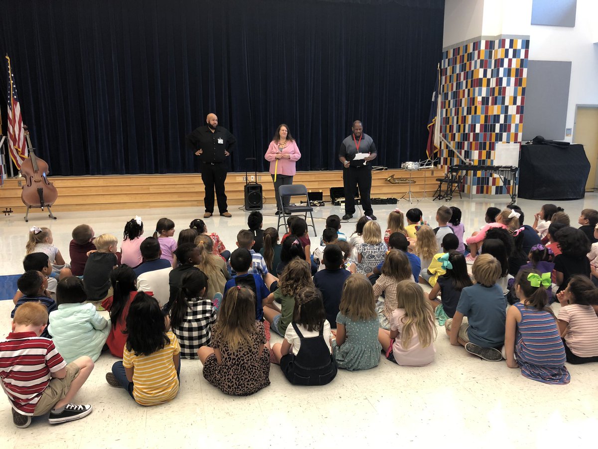 lovettstrong's tweet photo. It’s an exciting first day at Lovett as our new first graders meet with Lovett music teachers to learn about fun music, band, and orchestra options for them this year! @HISDFineArt @HISDChoice @lovettstrong https://t.co/fes0eh5MJY