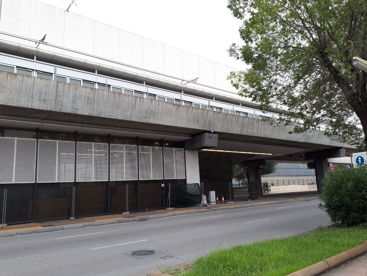 volemL9's tweet photo. @territoricat @transportpublic @Barrio_Gornal @FAVLHospitalet @AVVSomSEulalia @lhdigitalh @lamarinaviva @lamarinacat @sants3radio @xsmlamarinazf ZONA FRANCA - L10 SUD 🚧: avança la construcció del vestíbul, escales mecàniques i ascensors. Ja es veu el rellotge analògic típic de les estacions de la L9 i el monitor dels propers trens #volemL10 https://t.co/FDHmDLMrOP