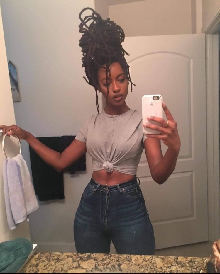 Charles43631438's tweet photo. "When the greeks said they saw snakes on medussas head this is what they saw"
#LocAppreciation #truedreadheads #dreadhead #blackisbeautiful #BlackGirlMagic #ebony #melonin #rasta https://t.co/Y1H40APdM9