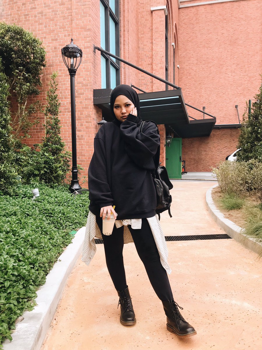 flybillie's tweet photo. @yesterdhir @MalayVines #bundlechallenge @hdyhkhairilamar your turn heheheh https://t.co/68qVBeKypw