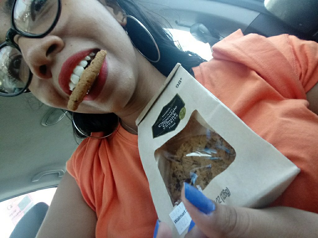 MariieShee's tweet photo. #Marketside #ChocolateChunkCookies #Delicious 🤤💕 #Food #TheSelfeeApp https://t.co/jvJ34s1kDb