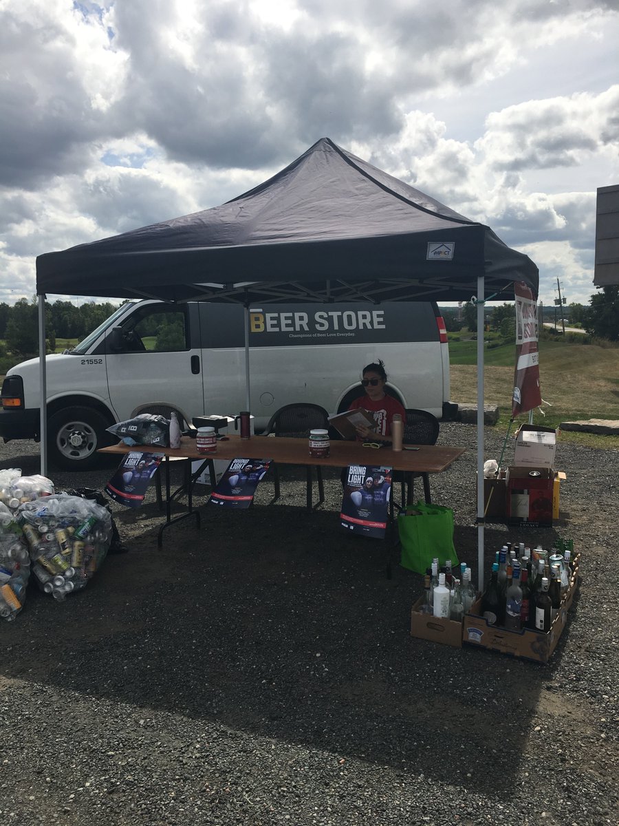 Return4Leukemia's tweet photo. Come join us at the Innisfil Creek Golf Course for our Bottle Drive! We will be accepting empties and donations until 6p.m. today with proceeds going to the @LLSCanada ! We hope to see you soon! 😄 https://t.co/V3KCCFfcQn
