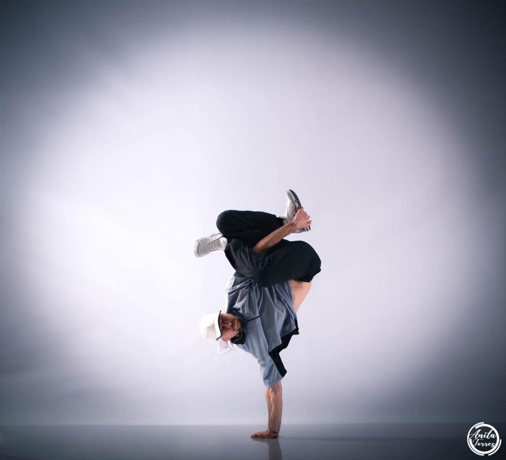 BREAK DANCE, nuevo taller con Alvarone!!! chimeneaescenica.wordpress.com/2019/08/26/bre…