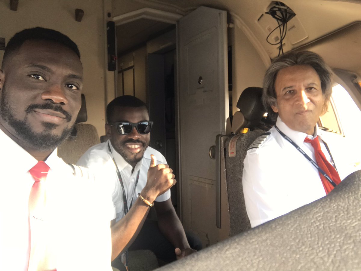 Marcus320_ng's tweet photo. Took a tour on BOEING 777 cockpit..
#aviation #aviator #avkeek https://t.co/6qWLEEQcMy
