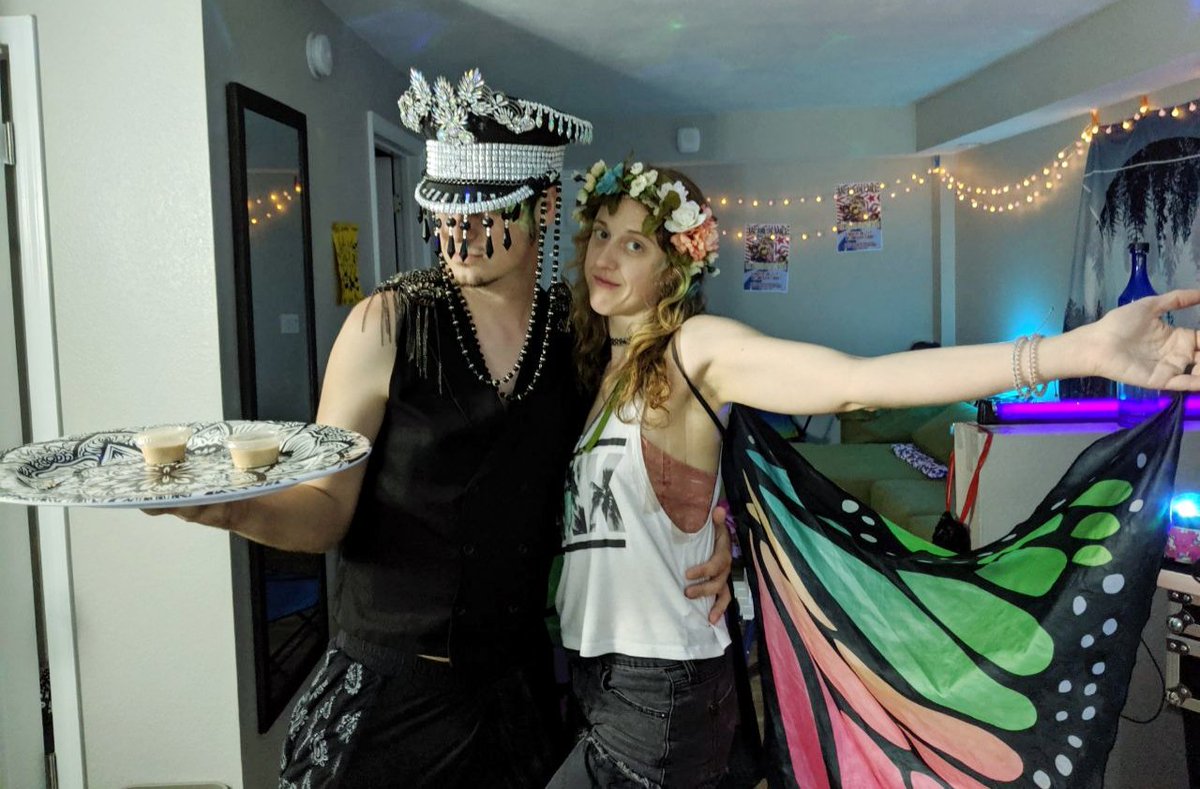 RazrSkarr's tweet photo. @Larkawuffin and I leveled up our party throwing skills this weekend and decked out the suite like a bawsss /w @BaeBunnyArt and @RedHuskyDog https://t.co/qB5BwymJ9q
