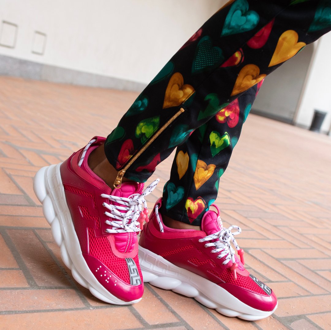 Versace's tweet photo. #VersacePreFall19 printed looks are paired with the #VersaceChainReaction sneakers, available in seasonal color ways.
Find them now: https://t.co/mhhshAW0Na https://t.co/V93eyMoc5X