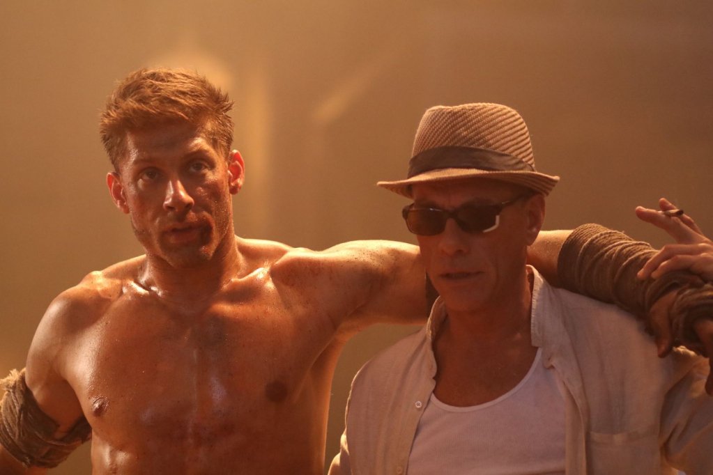 RaiQuattro's tweet photo. Il grande cinema stasera su #Rai4:
♾ alle 21:15 il thriller fantascientifico in PRIMA VISIONE ASSOLUTA #Repeaters;
👊🏻alle 23:00 l'action con #JeanClaudeVanDamme #KickboxerRetaliation. https://t.co/riLtU4wZlT
