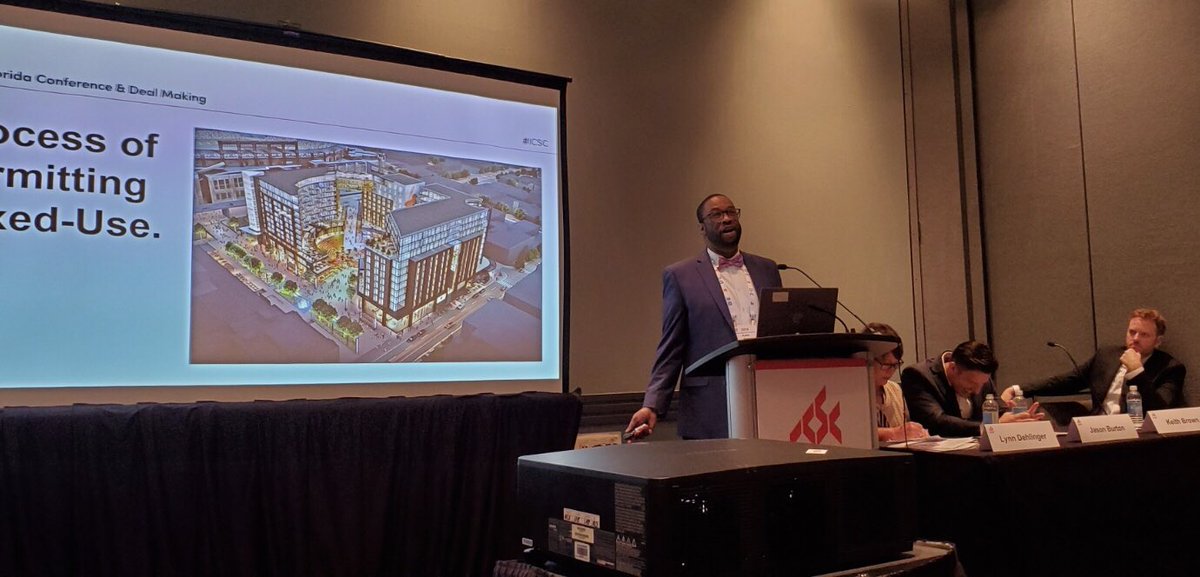 cuhaci_peterson's tweet photo. Day 1 is well underway!#ICSC #icscfl https://t.co/jAwnVpDrHg