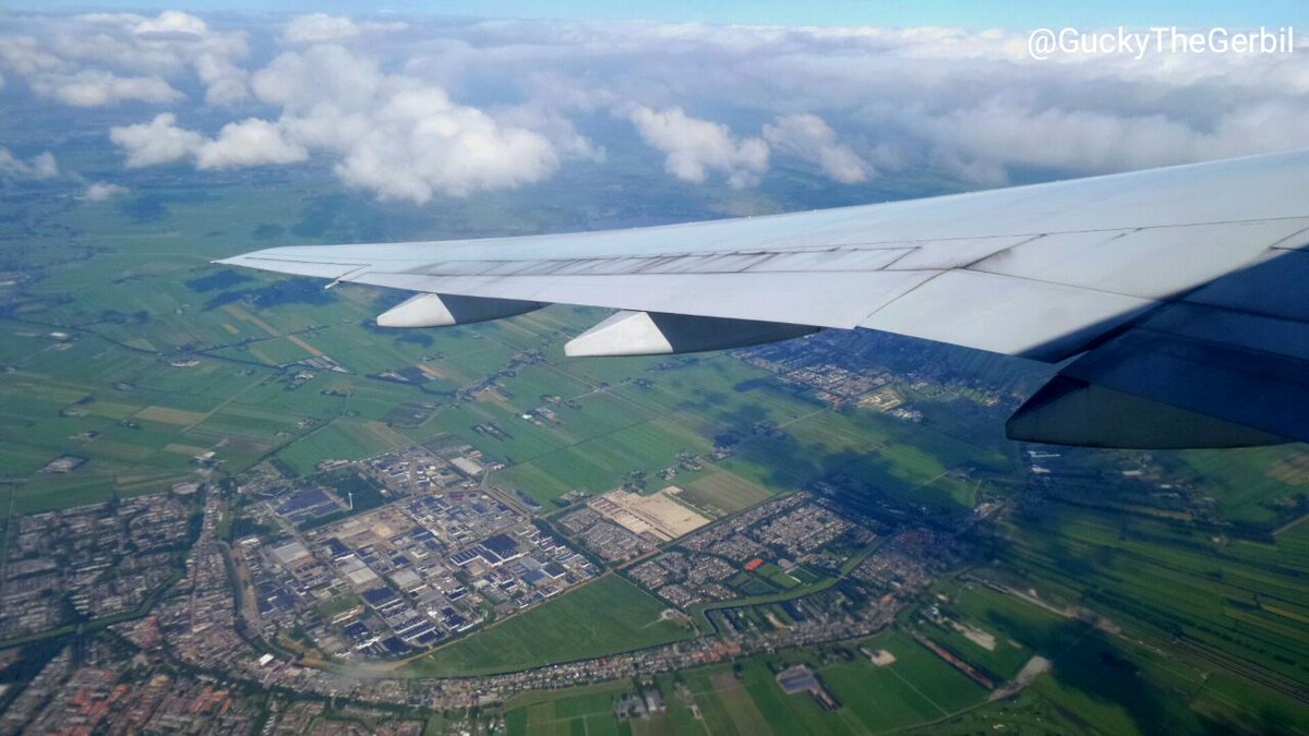 RJ85Avro's tweet photo. @B777_300ER_Air 😄😋🍻
#ItsAmazingUpThere #Boeing777
#AVGeek #InfectedWithAviophilia© #Aviation ♾
#WindowSeatsOnlyPls #WingPix
#Clouds #Sunset #Weather https://t.co/VjJY4YG0WU