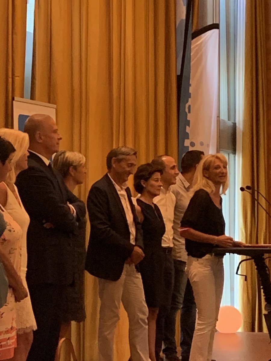 MoutonMP's tweet photo. Lancement de la saison de l’équipe de Bourg de Péage Drôme Handball avec @Prefet26 et La maire de Bourg de Péage @nnieson , avec une nouvelle identité visuelle. Le @La_drome accompagne le club avec une aide de 150 000 euros dans la formation et sur la jeunesse https://t.co/fRJhs4C2lF