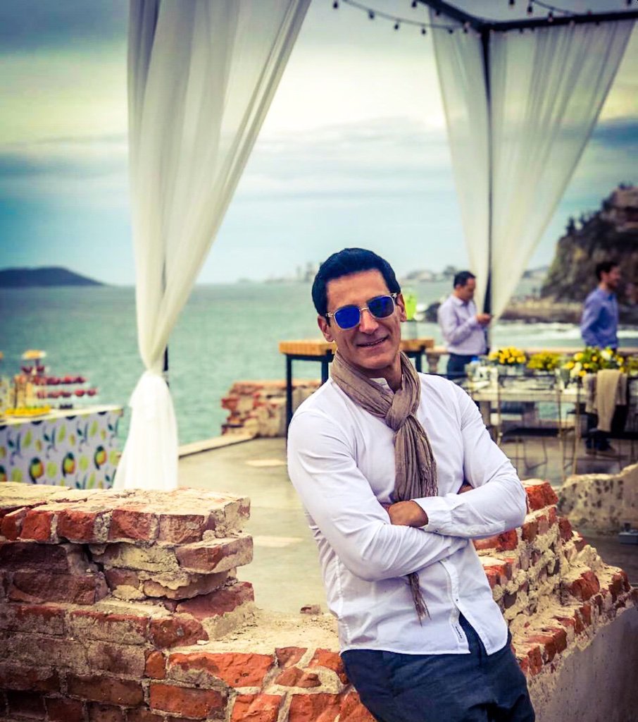 marcodimauro's tweet photo. ¡¡Buen inicio de semana, y en #México excelente #RegresoAClases !! Hoy estrenamos sección: #LyricsConMarco
Atent@s a la primer canción. 
Abrazos cálidos. https://t.co/zqNg6BcXSz