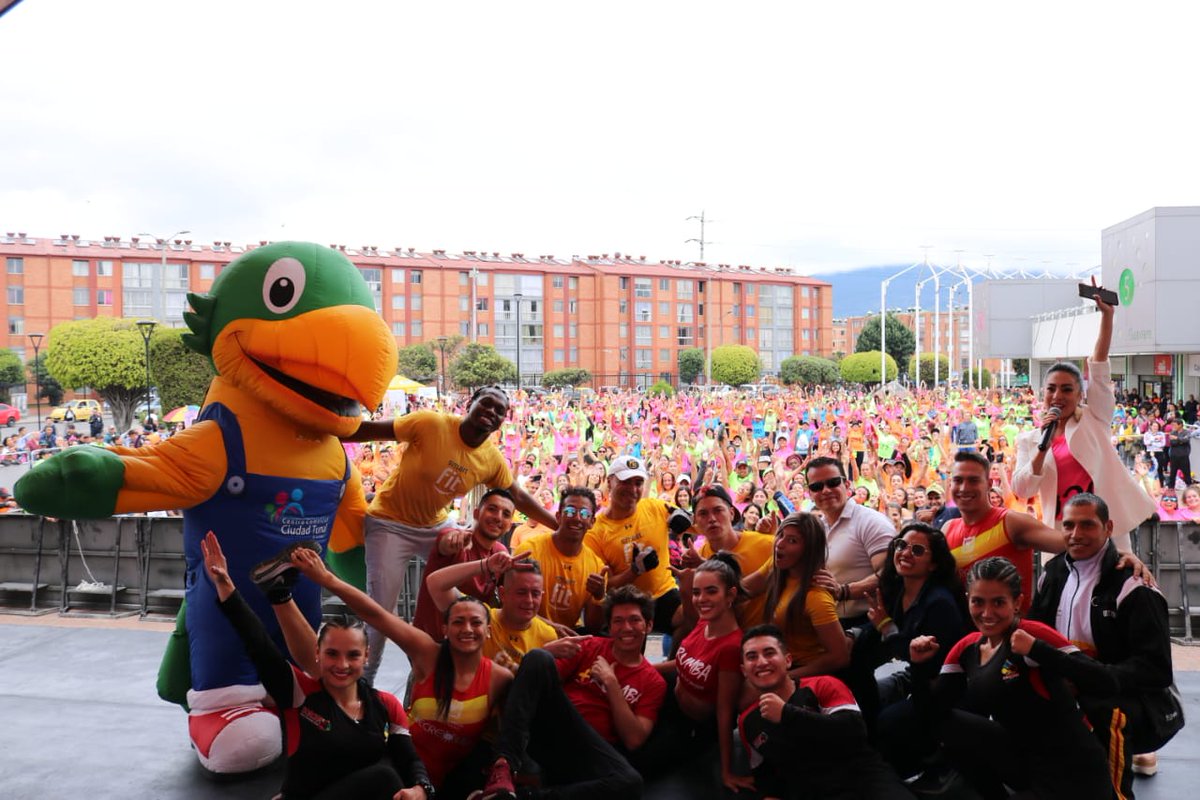 CiudadTunal's tweet image. ¡La color Marathon fue todo un éxito!
Gracias a @elianisgarrido por su clase de rumba y a los más de 1.200 personas que asistieron.
#estulugar #ccctunal #colormarathon