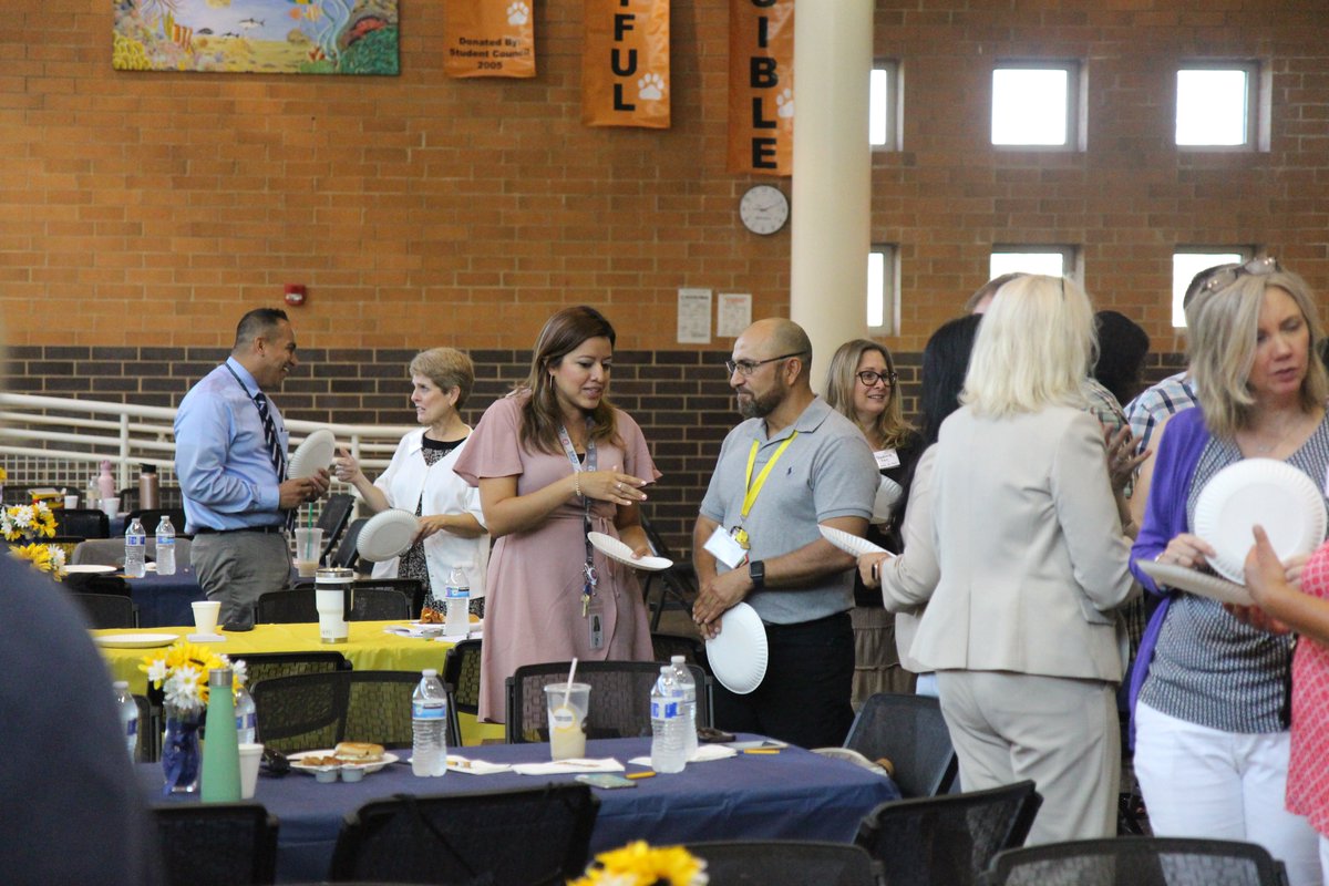 D99Cicero's tweet photo. New teachers in @D99Cicero spent last week in new teacher orientation, learning all they could about the District in five days! 👨🏫👩 🏫
Read more here: https://t.co/CIqzeym3OS
#ignite99 #ilumina99 #ignitED99 https://t.co/i9yEe51WVg