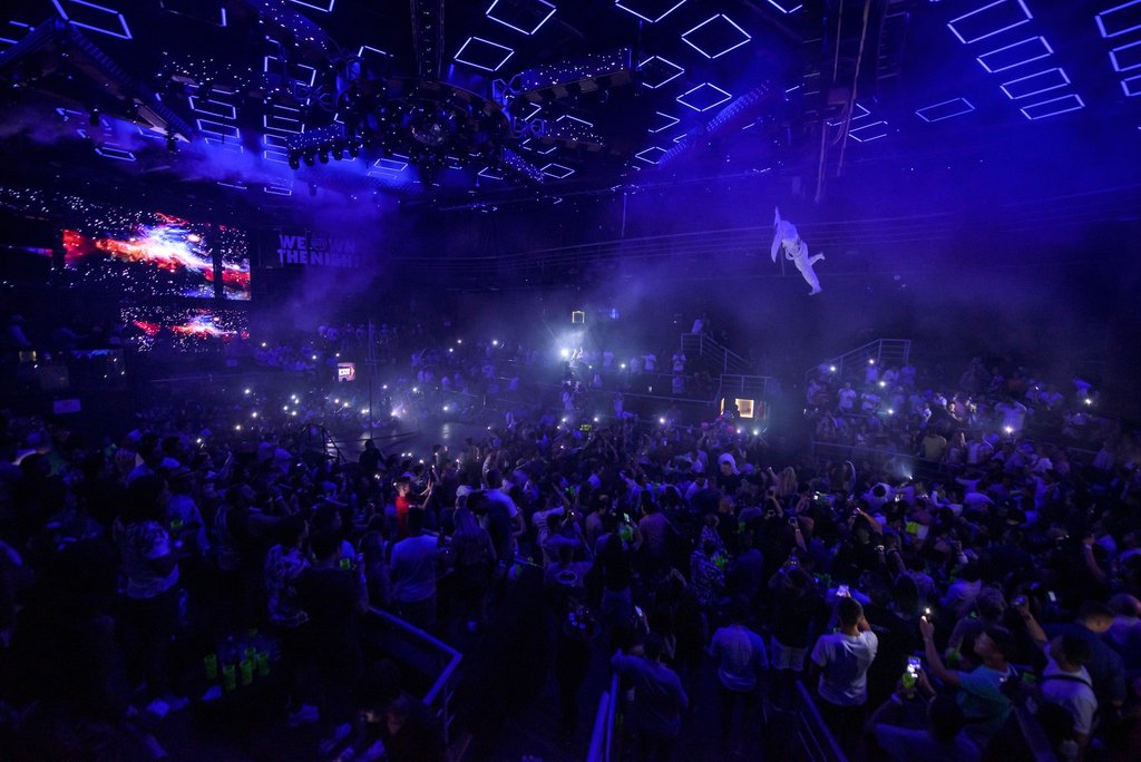 One small step for a man, one giant leap for 𝙋𝘼𝙍𝙏𝙔𝙄𝙉𝙂👨‍🚀