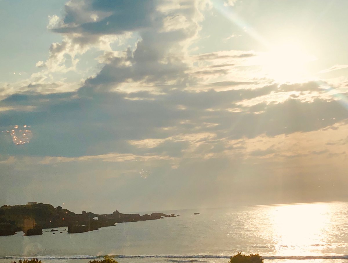 BrunoLeMaire's tweet photo. Fin du #G7Biarritz. Un vrai succès pour la #France qui nous a permis d’avancer sous l’impulsion d’⁦@EmmanuelMacron⁩ sur des sujets économiques majeurs : taxation numérique, taxation minimale, commerce, fonds vert pour le climat. https://t.co/RiI3vYKq2h