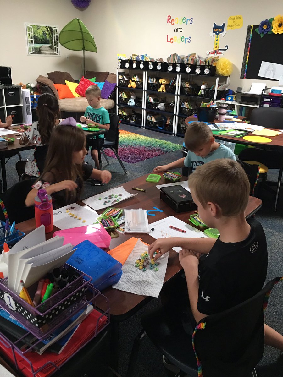 firstiefrogs's tweet photo. Graphing Fruit Loops Fun! #BestatYES @DISDYoung https://t.co/5huD7pNL6k