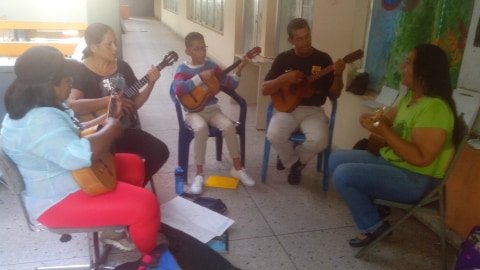 CDCEYaracuy's tweet photo. Aula Pedagógica Abierta 📚 ll "4ta semana" de Formación avanzada con el instrumento nacional el "Cuatro" 🎻dirigido al personal de la @ZonaEducYara en compañía de sus hijos e hijas. #Aprendizaje #EscuelasAbiertasPorLaPaz 2019.  #VenezuelaEnLuchaYVictoria https://t.co/Ah4U29aoIl