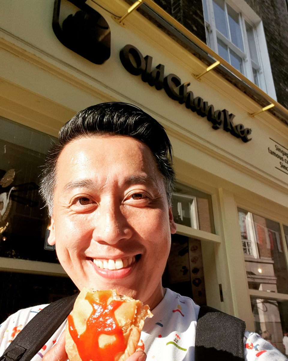 KokHwaLie's tweet photo. Time for a Curry Puff!! #currypuff #oldchangkee #london #singapore #work #actor #actorslife #workingactor #coventgarden #asianfood #pastei @OldChangKeeUK https://t.co/SpSeg3WkeY