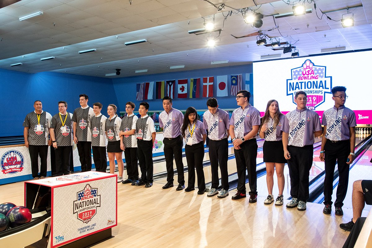 Youth_bowling's tweet photo. Don't forget that tomorrow night is the night to catch the 2019 USA Bowling U15 National Championships presented by Sixlets. Watch the action on CBS Sports Network at 9pm EST.
#USABowling #RepYourRegion #Sixlets #TeamBowling #YouthBowling https://t.co/Q8xhexcbFt