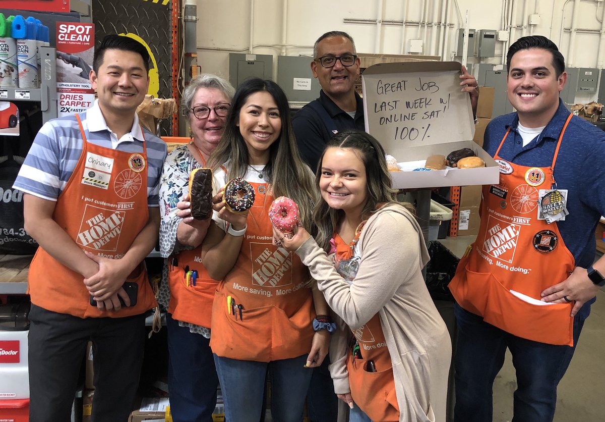 HD_Freddy6989's tweet photo. 100% w/ Online Sat LW! Great job Service Desk team! 🍩 #THE3310 #PacNorthProud #D116 https://t.co/6yzmndZwsu