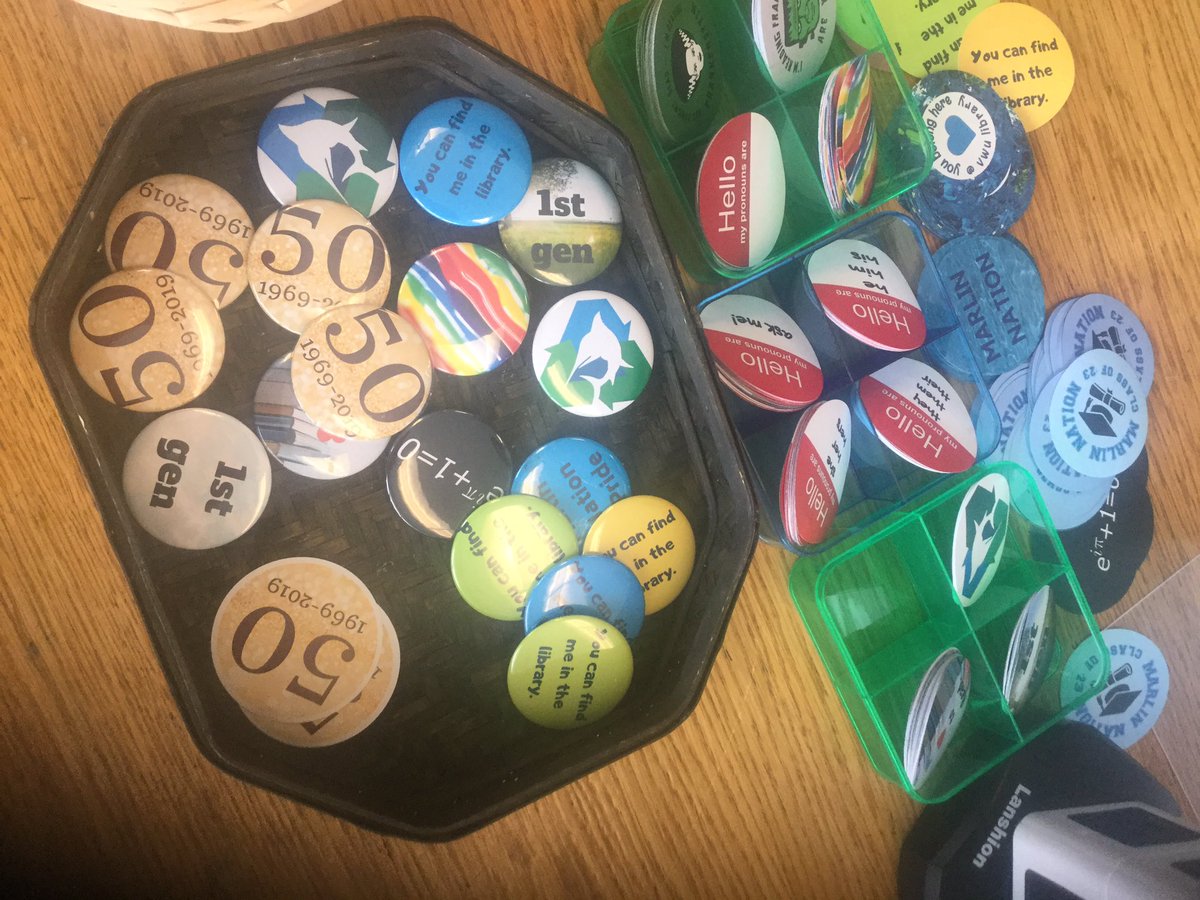 SherryMatis's tweet photo. Hofheimer Library welcomes the Class of 2023 to orientation! Button making seems to be popular!  #gdtbam #vwu #librarylife https://t.co/xdrAleo23n